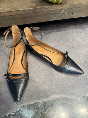 Correa plana para el tobillo Coach Jody de cuero negro con tachuelas punta para mujer talla 8,5” Foto 1 de 4