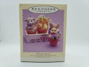 NUEVO EN CAJA DE COLECCIÓN 1995 MACETA DE PASCUA AMIGOS SELLO RECUERDO ADORNO CONJUNTO - Imagen 1 de 7