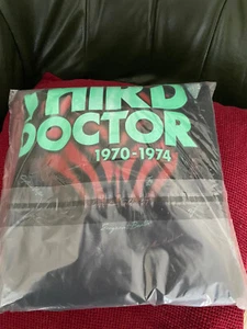 Doctor Who  60th anniversary  3rd Doctor  Limited Edition XL Sweatshirt - Picture 1 of 2
