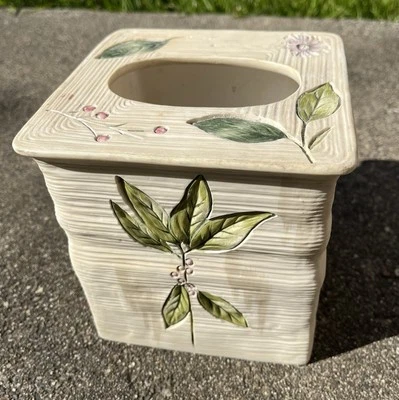 Croscill - HOJAS DE OTOÑO - CUBIERTA DE CAJA DE PAÑUELOS DE CERÁMICA - 6,5”x 6” pintado a mano Foto 1 de 4