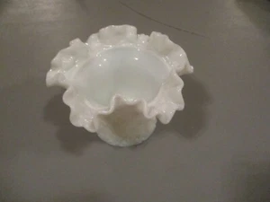 Vintage Fenton Milk Glass Top Hat Vase "Button & Daisy" Ruffled Rim - Picture 1 of 10