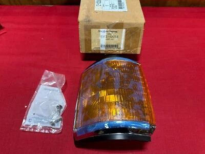 LUZ DE ESTACIONAMIENTO FORD TRUCK BRONCO 1987-1991 E7TZ-13200-E 87-91 F150 F250 F350 NUEVO EN STOCK Foto 1 de 3