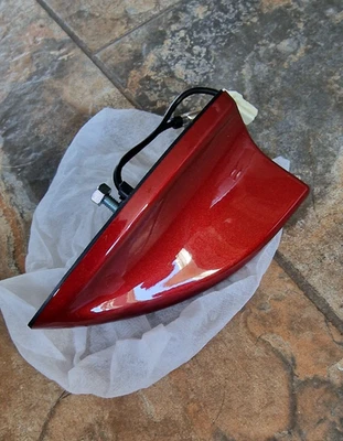 GENUINE NEW NISSAN JUKE F15 QASHQAI SHARK FIN ANTENNA KE280-99996 DETROIT RED - image 1 of 4