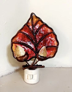 VTG Unique Stained Oyster Shell Oak Leaf & Acorns Night Light One Of A Kind - Picture 1 of 2
