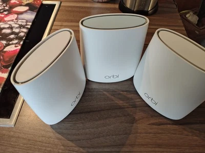 NETGEAR Orbi RBR20 Tri-Band Mesh Wi-Fi 6 Router - Bild 1 von 2