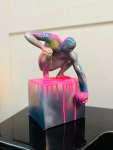 Multicoloured Pink Paint Drip Ceramic World In His Hands Sculpture Home Decor - Picture 1 of 4