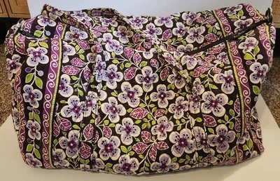Vera Bradley Pétalas de Ameixa Roxa Floral Grande Bolsa de Viagem Zíper Alças superiores - Imagem 1 de 4