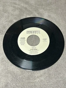 War - Low Rider / Livin in the Red - Priority - EX/EX - Rare - Bild 1 von 2