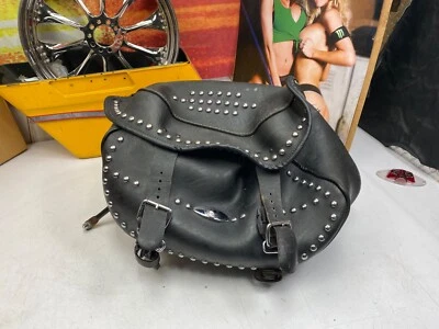 🔥Alforja individual izquierda cuero negro tachonado OEM Harley Softail Heritage🔥 Foto 1 de 4