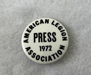 Spilla vintage US ARMY, NAVY, MILITARY American Legion PRESS Association pulsante 1972 - Foto 1 di 3
