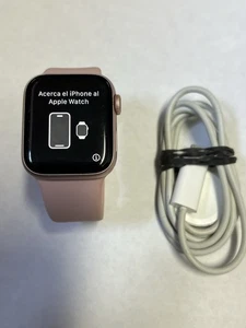 Apple Watch Series 4 40mm rose gold Aluminum Case Sport Band (GPS) - Photo 1 sur 5