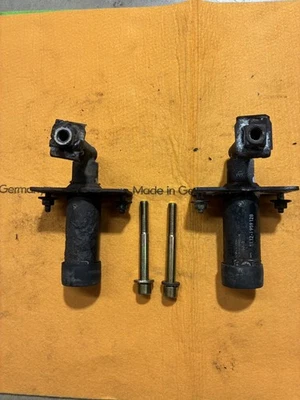 Juego de montaje de amortiguador trasero izquierdo y derecho para parachoques de plástico OEM BMW E30 # 51121959128 Foto 1 de 4