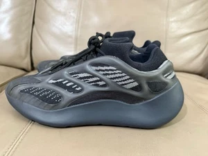 Adidas Yeezy 700 V3 Onyx - Picture 1 of 11