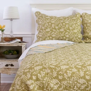 Green Toile Full/Queen Quilt - Picture 1 of 4