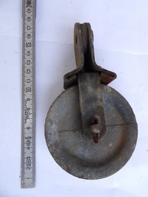 Ancienne POULIE en métal - Photo 1/2