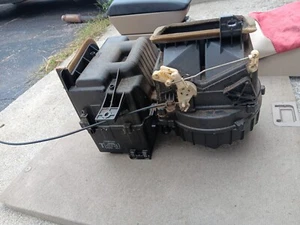 2001 Subaru Forester HVAC box - Picture 1 of 3