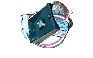 PHOTOELECTRIC SWITCH MODEL 320 3" DIA LAMP POST 120V made in USA - Picture 1 of 3