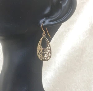 Pendientes colgantes vintage de filigrana lágrima tono dorado - Imagen 1 de 4