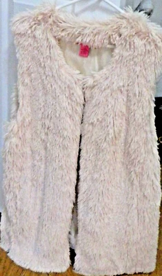 BEAUTIFUL BETSY JOHNSON VERY LIGHT PINK FAUX FUR VEST SIZE XL-HOOK EYE CLOSURE - Image 1 of 4