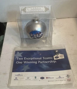 Prendedor de esquí Hampton EE. UU. Juegos Olímpicos de Invierno y adorno medallista de plata nórdica 2010 en muy buen estado - Imagen 1 de 15