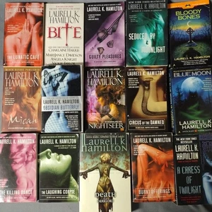 Laurell K. Hamilton lot of 15 paperback books Anita Blake Nightseer + others - Bild 1 von 9