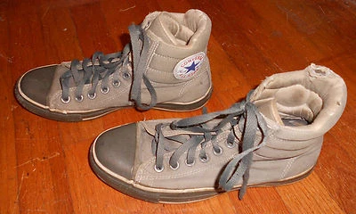 De Colección Converse All Star Camisetas Altas Gris Cuello Acolchado Talla 7 Usado Foto 1 de 4