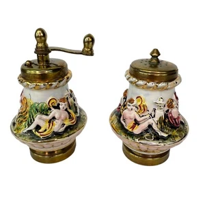 Capodimonte Porcelain Salt Shaker Pepper Mill Cherubs Angels Italy Vintage - Picture 1 of 15