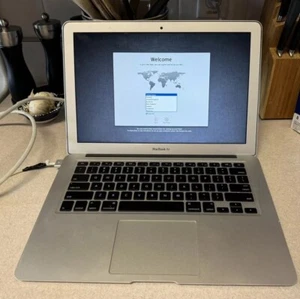 2012 Apple MacBook Air 13" A1466 - 128 GB - Picture 1 of 8