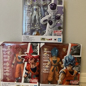 Juego de 3 figuras S.H.Figuarts Dragon Ball Super Saiyan God Son Goku y Freezer - Imagen 1 de 4