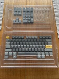 Keychron Q6 keycaps - Grey and yellow
