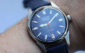Wostok Vostok Vintage Wrist Watch 17 jewels Rare USSR Watch cal. 2409 Soviet - Picture 1 of 9