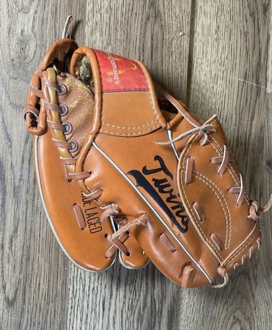 Vintage Minnesota Twins 2525 Souvenir Baseball Glove Coca Cola Mc Donalds Youth Cover