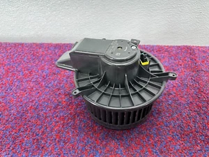 CHRYSLER 300 TOURING 14-23 OEM AIR CONDITION AC HEATER BLOWER FAN MOTOR ASSEMBLY - Picture 1 of 3