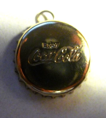 Dije colgante tapa botella Coca Cola oro amarillo 14K Foto 1 de 4