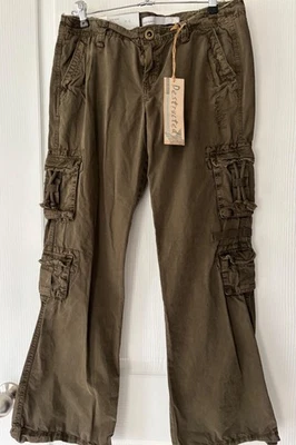 全新带标签 2009 Old Navy 女式 Destructed 低腰靴裤 10 码橄榄绿色 — 第 1/4 张图片