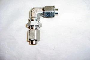 Parker 8-WEBTX-SS Bulkhead Union Elbow 1/2" Triplelok 316 Stainless Steel - Picture 1 of 3