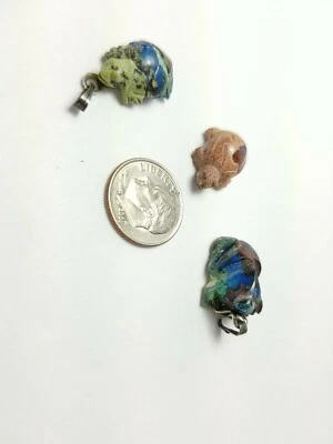 Colgante de 3 tortugas y ranas de piedra talladas a mano muy pequeñas  Foto 1 de 4