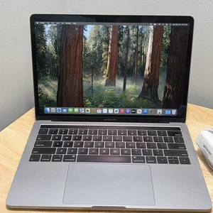 Macbook Pro 2019 13" Core i5 2,49GHZ 8GB 256GB TBar OS Sequoia Cord 461 Zyklen - Bild 1 von 11