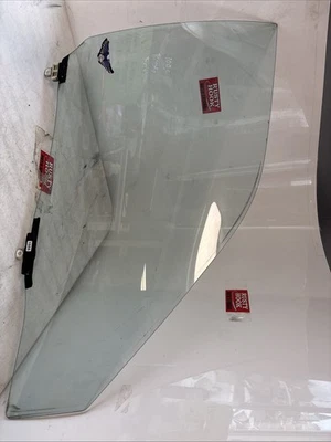 Toyota Tercel 1995 sedán pasajero puerta delantera derecha ventana vidrio Foto 1 de 4