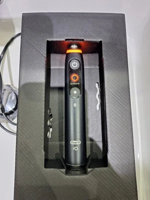 Oral-B iO Serie 8 Black - Immagine 1 di 4