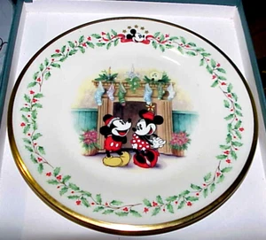 MICKEY & MINNIE "UNDER THE MISTLETOE" , LENOX (USA) 8 " CHRISTMAS PLATE, W/BOX - Picture 1 of 4