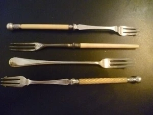 A Collection of Four Antique & Victorian Silver Plated Pickle Serving Forks - Picture 1 of 15