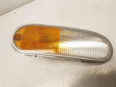 Luz intermitente para pasajero delantero derecho Volkswagen Beetle 2004 (arañazos) Foto 1 de 4