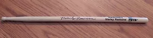 MARKY RAMONE FIRMATO VIC FIRTH DRUMSTICK THE RAMONES - Foto 1 di 2