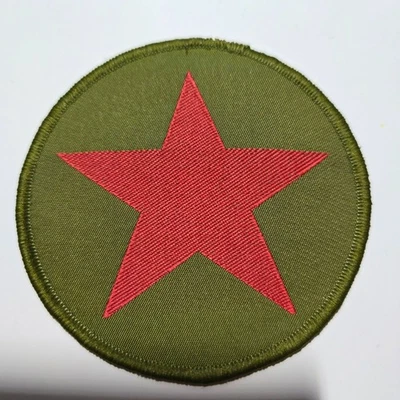 Runder Patch mit rotem Stern – gestickter Aufnäher – oliv/rot – Military Style - Image 1 of 2