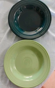 "2 cuencos grandes de sopa/pasta con borde retirado de costurera y enebro Fiestaware de 9""" - Imagen 1 de 6