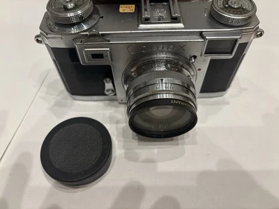 蔡司-奥普顿 Sonnar 1: 2 F 50 毫米相机带棕色精美保护壳。 — 第 1/4 张图片