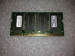 Memoria SoDimm DDR Toshiba PA3127U-1M25 256MB PC2100 266MHz CL2.5 200 Pin - Foto 1 di 1