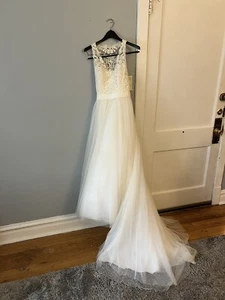 Allure Romance Ivory Wedding Gown Size 6. - Picture 1 of 6