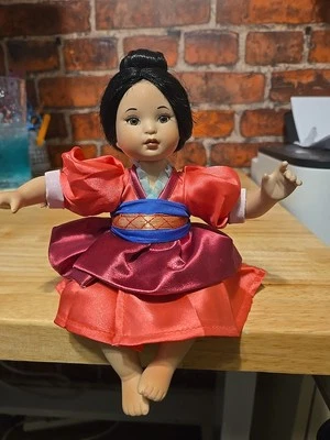 Muñeca de porcelana Marie Osmond - Bebés Disney - Bebé Mulan - Sin caja Foto 1 de 4